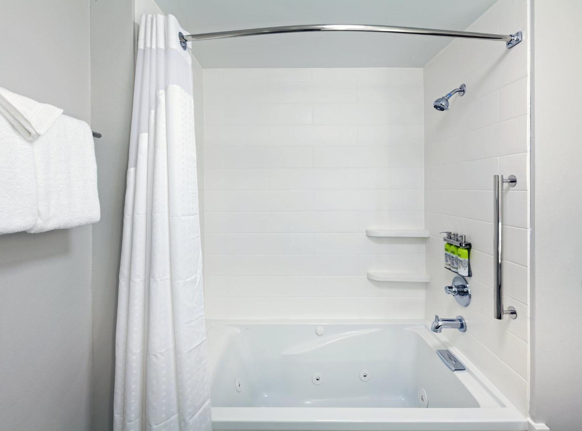Holiday Inn Express & Suites Tulsa South - Woodland Hills By Ihg Eksteriør billede