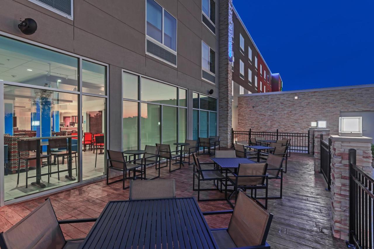Holiday Inn Express & Suites Tulsa South - Woodland Hills By Ihg Eksteriør billede